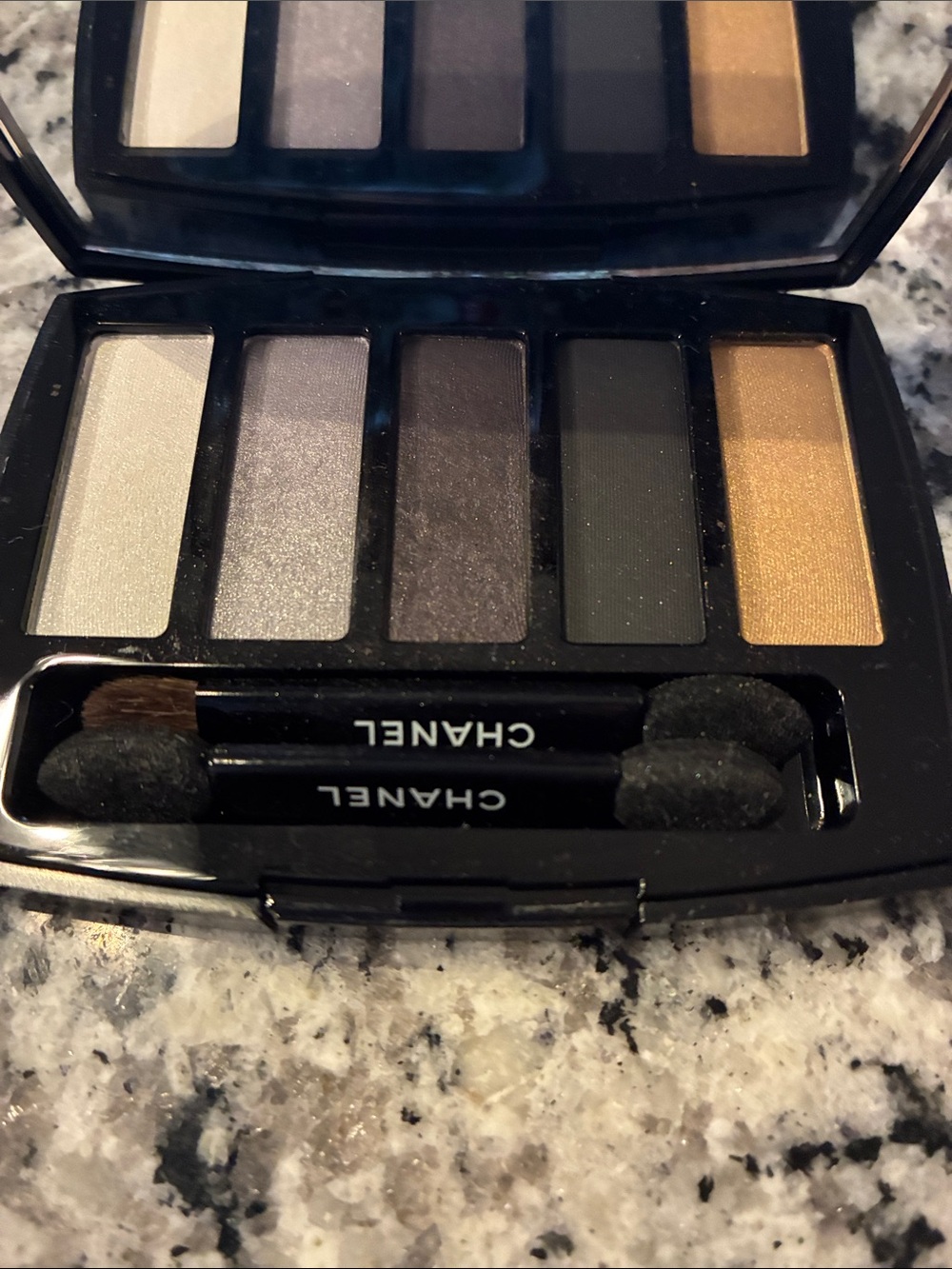 CHANEL Eyeshadow Quintet — Gold, Purple